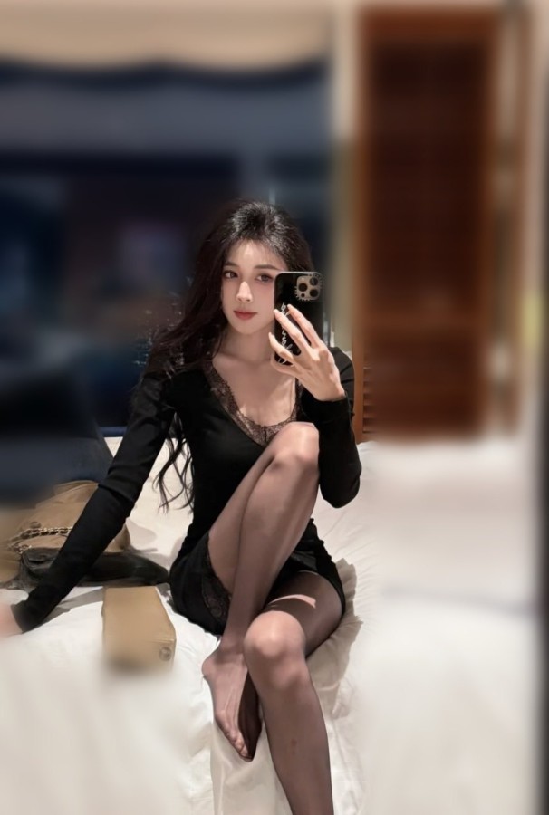 台灣 性感黑絲OL在床上等你 莎莉 165cm.C奶.46kg.26歲