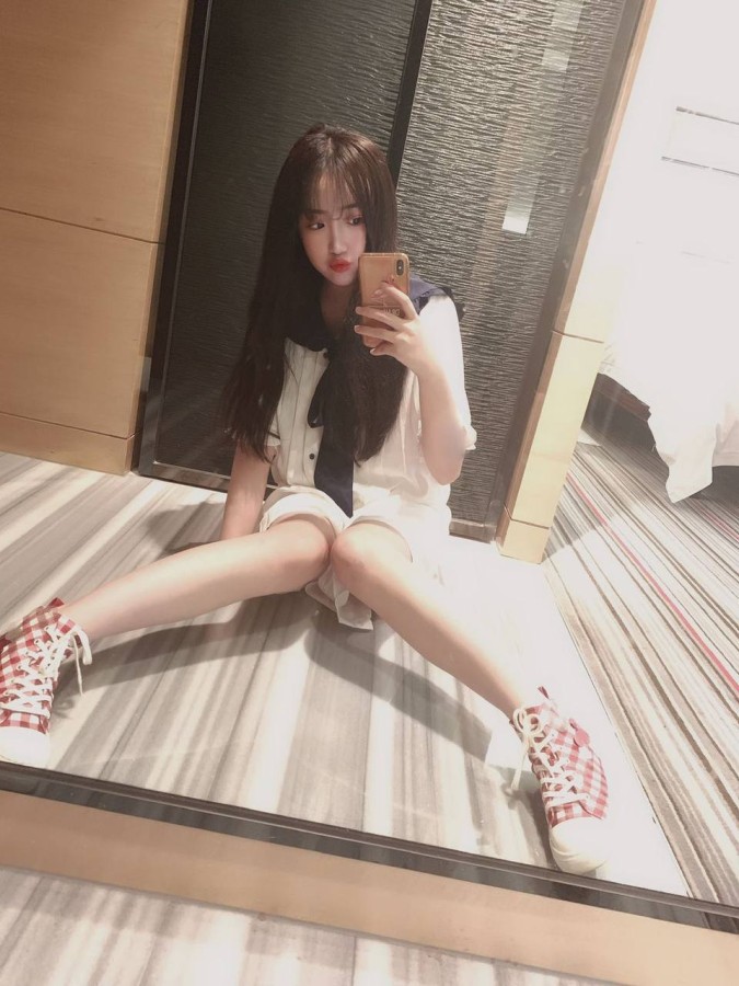 清純學生 草莓 157cm.B奶.18歲